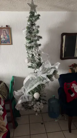 Y no podia faltar como siempre hacerlo inteligente 🤭 #navidad #arbolnavideño #smart #tiktok #parati 