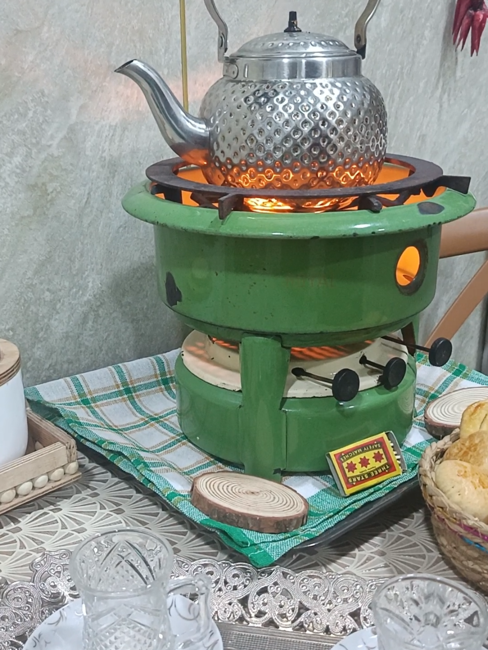 “دفا الشتاء من هالسوالف الحلوة ❤️🔥” #اجواء_الشتاء #كليجة_عراقية #يومياتي #wintervibes❄🥶 #العراق🇮🇶 