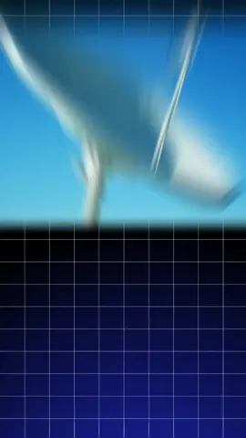 Айфон 17: финальный плевок в лицо тем, кто еще верил. Забудь всё, что ты читал до этого. Забудь про «инновации» и «революцию». Айфон 17 — это не просто разочарование. Это циничный фингал от компании, которая окончательно перестала стараться. И вот почему это самый ужасный продукт в их истории. 1. «Инновация», украденная у Android пятилетней давности. Ты будешь смеяться (или плакать). Их главная фишка — «Dynamic Island 2.0», которая теперь может… растягиваться на полэкрана! Боже, какая революция! Пока весь мир играет с фолдабами и ИИ, Apple с гордостью впаривает тебе анимацию, которую умели делать китайские смартфоны за 200 баксов еще в 2019-м. Это не прогресс. Это насмешка. 2. Цена. Просто циничный грабеж. Ты готов выложить полторы-две тысячи долларов за смартфон, у которого главное улучшение — на один гигабайт больше оперативки и новый синий цвет в меню настроек? Серьезно? За эти деньги можно купить мощнейший игровой ноутбук, топовый Android-флагман и еще останется на пару недель отпуска. Apple больше не продает технологии. Они продают вам чувство принадлежности к «клубу избранных», заставляя платить за него кровными. 3. ИИ, который умен, как тапок. Все кричат про искусственный интеллект. Apple встроила своего «Apple Intelligence». И знаешь, что он умеет? Генерировать смайлики. И перефразировать твои сообщения. Вау. Просто вау. Пока нейросети от других компаний пишут за тебя дипломы и создают картины, «гениальный» ИИ от Apple помогает тебе выбрать, какой эмодзи отправить маме. Это не будущее. Это пародия на него. 4. Роскошь? Сними чехол и посмотри. Матовое титановое стекло… которое собирает отпечатки за секунду. Идеально отполированный корпус… который царапается от взгляда. Ты будешь носить этот «шедевр» в уродливом силиконовом чехле, как и все, потому что иначе он превратится в помойку после первого дня использования. Вся эта «премиальность» — миф, который рассыпается при контакте с реальностью. Вывод: Айфон 17 — это памятник корпоративной жадности. Это не телефон для тех, кто любит технологии. Это статусный костыль для тех, кто боится выпасть из стада. 