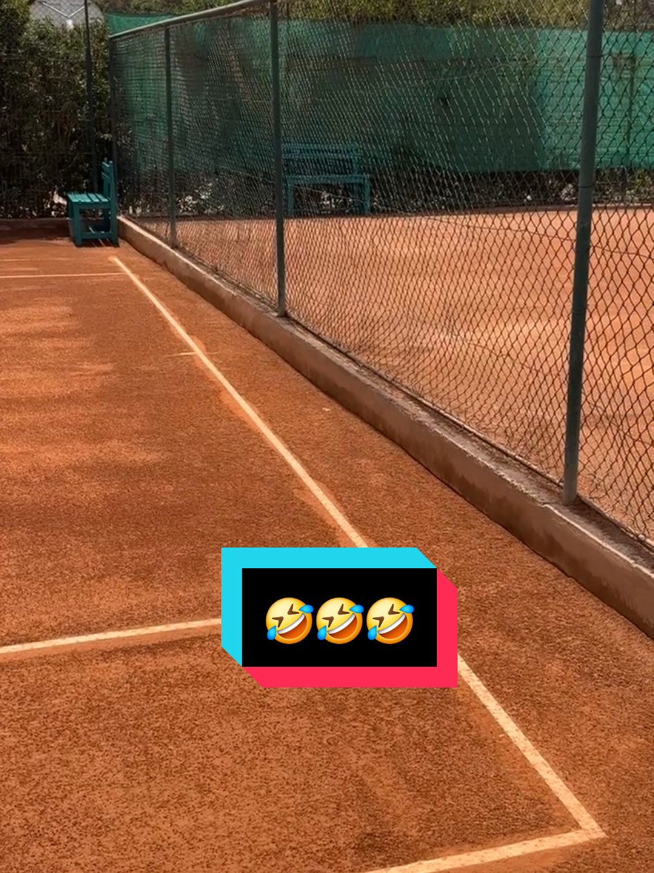 🤣🤣🤣 Legendary tennis court in Casablanca 🇲🇦 Serve & volley and SABR Academy 🤣  Practice court at the ITF 15K. One of the best videos (most viewed) of the year. Thanks IG/max_cunat  #tennis #tenis #bestof2025 