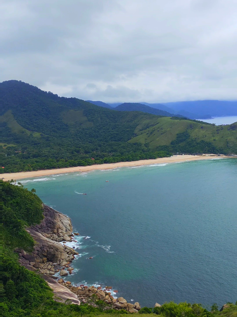 👣⛰️🌊✨🫶🏼  • • • • #Hiking #trilha #praia #ilhabela #brasil  @Ministério do Turismo do 🇧🇷 @Decathlon @DJI Official @Macboot @GoPro 