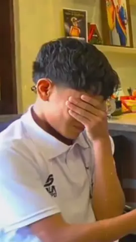 JÓVEN NARRADOR DEPORTIVO SE HACE VIRAL TRAS TRANSMITIR LA FINAL DE LA COPA LIBERTADORES DESDE LO ALTO DE UN CERRO. Pol Deportes Oficial, un jóven apasionado por el deporte, se volvió viral en redes sociales luego de narrar la final de la Copa Libertadores 2025 desde la cima de un cerro al que subió tras viajar 18 horas desde el interior del país. Su transmisión en TikTok, llena de emoción y energía, recibió cientos de comentarios positivos que destacaron su talento y dedicación.