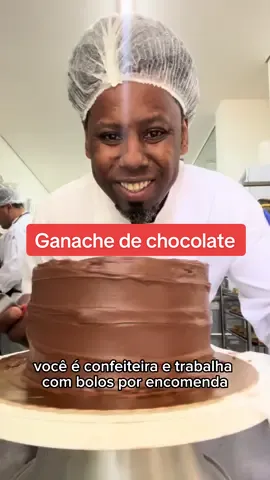 Uma ganache versátil, que serve como recheio e como cobertura essa vai te salvar! Fácil de fazer e o sabor é uma delícia!! Envia essa receita pra sua amiga boleira! Comenta aqui se você gostou da receitas! Receita Ganache de chocolate • 500 g chocolate meio amargo • 500 g creme de leite fresco 35% • 20 g de licor de cacau #ganache #coberturaprabolo #titok #confeitaria #recheio 