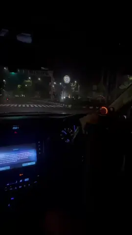 Malamnya kota pahlawan  #fortuner2gd #cumicumidarat  #turbodiesel #nightrace  #foryoupage 