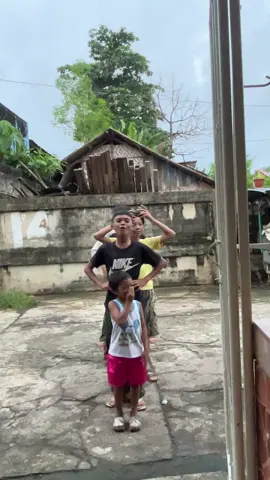 Mahihiya kang magbigay ng bente dito🎄🎅🏻🌈🏳️‍🌈🦄 #christmascarol  #christmas2025🎅🎄🎄  #everyonehighlightsfollowers  #everyone 