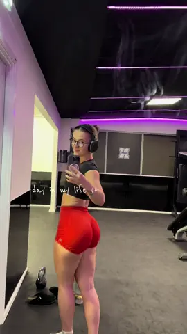 come spend the day with me :) this is your sign to to get moving your body ladies!!! @Oner Active @KrissyCela 