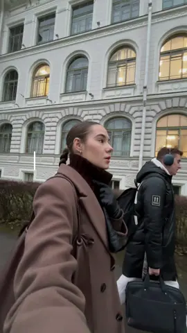 Меня зовут Карина, я переехала в Питер, учусь на программиста и показываю это в сторис 🥰 В моем тг-канале много лайфстайла и полезностей! Ссылка в шапке профиля ✍🏽🫦 #айти #мотивация #программист 