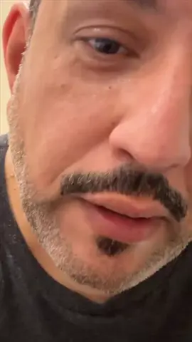 : تجربة عملية واقعية لـ الأخ / احمد عبدالله  لترى بعينك جميع مميزات صبغة أبل برو بنكهة التفاح الأخضر ، التي تتكون من مواد طبيعية مثل نبات الشمر ، النعناع ، نبات الدبق والهدال ، نبات الجنحل ، نبات القيصوم والياور ، والتوت الأسود ، ‏The new and improved Apple Pro hair ‏dye, ‏with a green apple scent, is made from ‏natural ingredients such as fennel, mint, ‏mistletoe, hops, yarrow, and ‏blackberries . _________ خالية من الأمونيا والبارابين ولا تحتوي على مواد تسبب الحساسية مثل بي بي دي (بي فينيلين ديامين) أو ديامين مع لون اسود رائع بسبب مستخلص التورين الطبيعي لاتلصق بالجلد ، ولاتسبب التهيج ولا تسبب التهيّج ولا الحساسية . ‏Free from ammonia and parabens, ‏does not contain allergenic substances ‏such as PPD (p-Phenylenediamine) or ‏diamine. ‏Provides a stunning black color thanks ‏to natural taurine extract. ‏Does not stick to the skin, and does not ‏cause irritation or allergies. غني بفيتامين C، ويُوفر حمايةً وعنايةً للشعر ‏Rich in Vitamin C, providing protection ‏and care for the hair. :::: يرطّب ويمنح نعومة ولمعاناً للشعر. يتميز بتركيبة تحتوي على عامل حماية من الشمس لمنع تلاشي اللون بسبب أضرار الشمس. يُلوّن خلال 10 دقائق فقط ويستمرّ لمدة 72 ساعة ‏Moisturizes, conditions, and leaves hair ‏smooth and shiny ‏Features a formula with a sun protection ‏factor to prevent color fading due to ‏Sun damage. ‏Colors in just 10 minutes and lasts for ‏72 hours. :::: نحن نستخدم وصفات الجمال الصينية ‏We use ancient Chinese ‏beauty formulas. #اليوم_الوطني #قطر #صبغات_شعر #صبغة_ابل_برو #تميم_العز الدوحة دورة_الخليج سوريا غزة حلاق ادوات تجميل صالون منشفة منظف موس ربيع_الجمال ابل_برو صيدلية هايبرماركت اللولو الميرة سفاري السعودية مشيرب الريل وذنان مول انصارجاليري سنونو رفيق كأس_العرب صبغة_شعر تغيير_لون_الشعر ألوان_الشعر تجميل_الشعر عناية_بالشعر موضة_الشعر صبغات_طبيعية لون_شعر_جذاب تألقي_بلونك شعر_لامع تجديد_إطلالتك لون_شعر_مثالي HairDye HairColor HairTransformation BeautifulHair HairCare TrendyHair ShinyHair NewLook