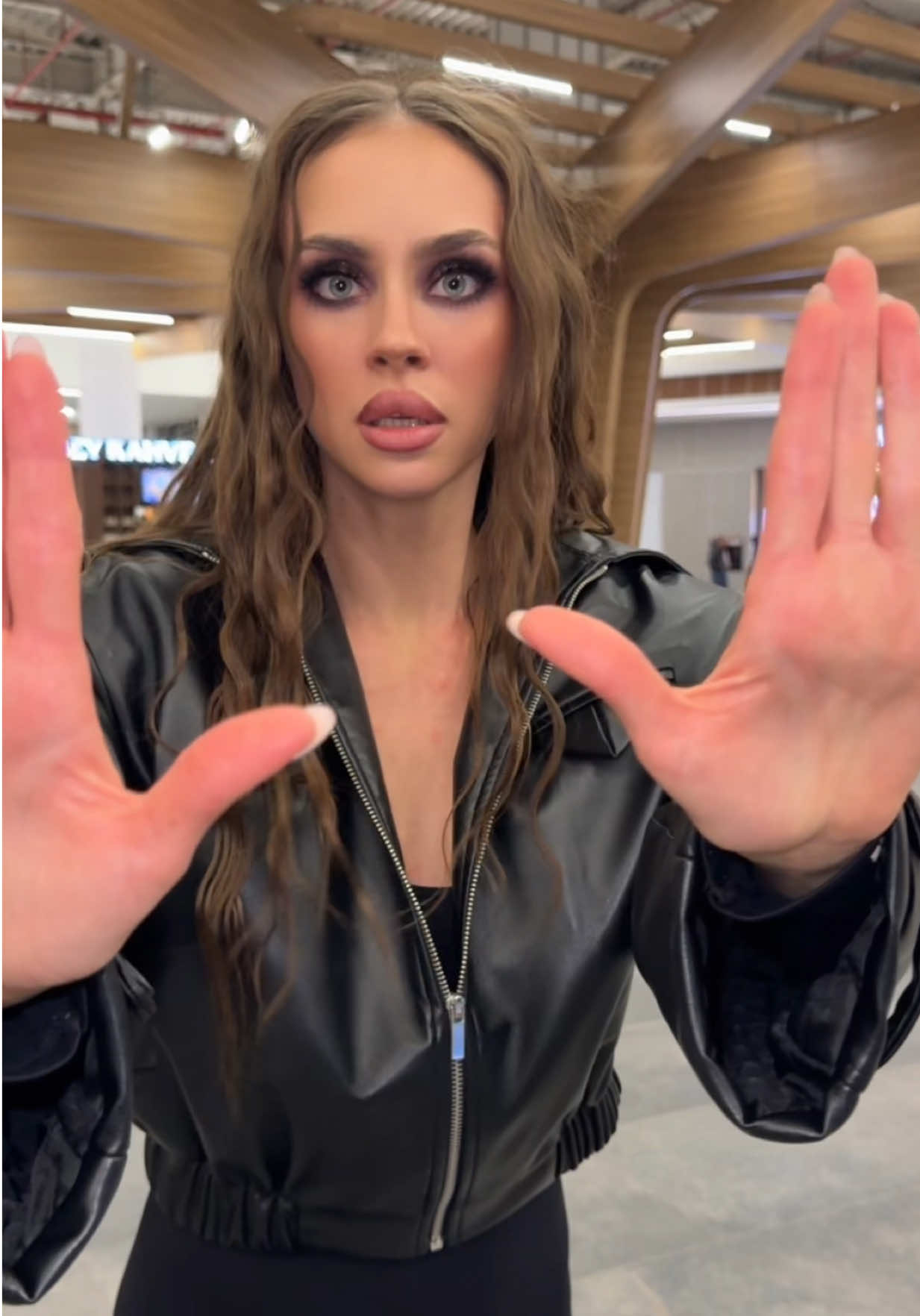 Almost lost flight what a week 😰😭😂 but we are optimistic so dancing in airport will become my tradition for you soon 🫶 #dance #trend #tyla #chanel 