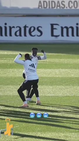 #Mbappe and #Camavinga’s new celebration 👀 #realmadrid (via @Le Journal du Real, @B✌🏾)