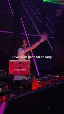 I need a doctor , atau apotek ? 🙏🏻 suhu silahkan berkumpul 🤙🏼 #djwyntella #stadium #progressive #breakbeat 