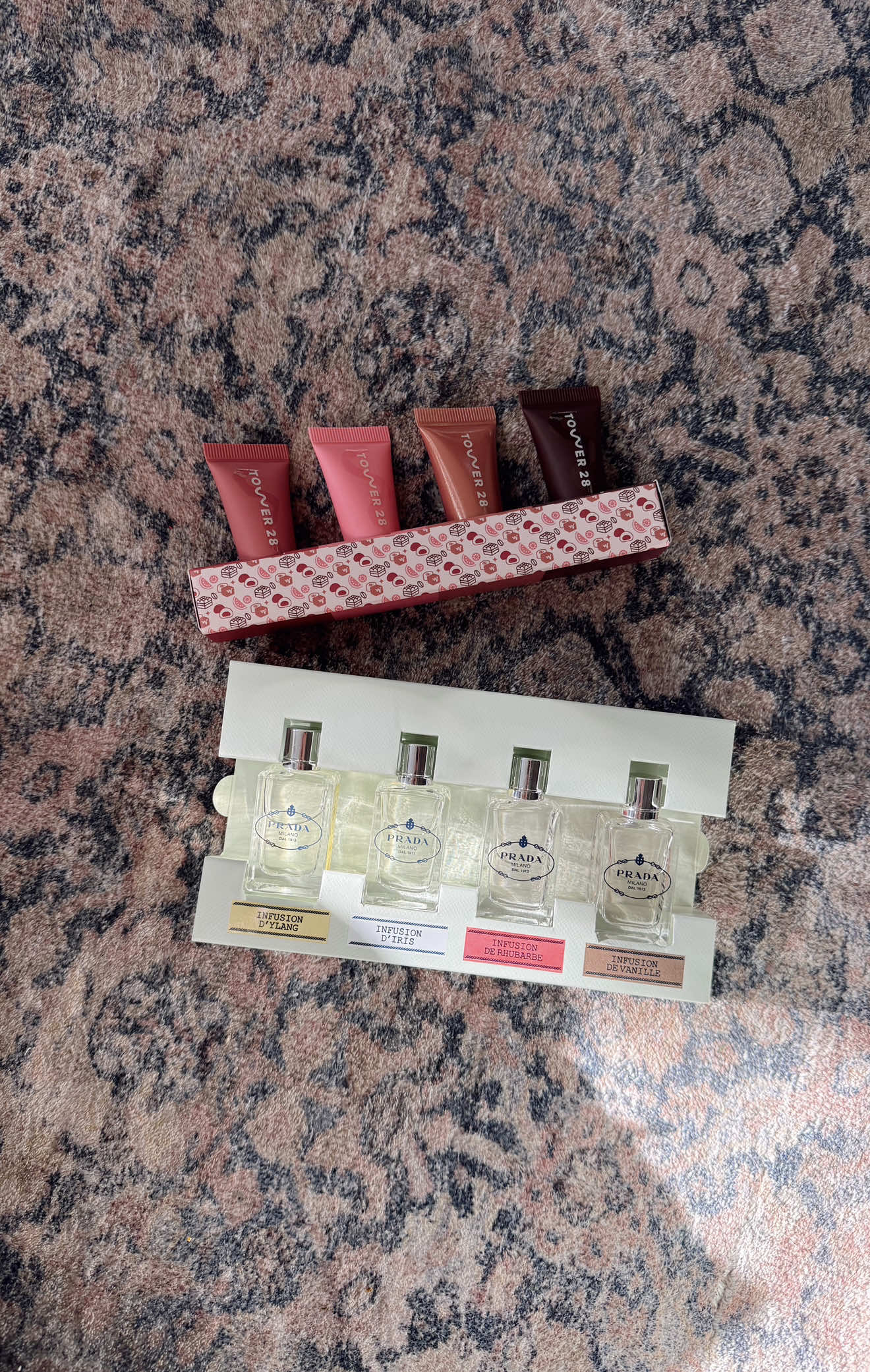 A little gift giving tip! Also the tower 28 little lip glosses are $5 cheaper on TikTok shop! 💕 #burrbasket #burrbasketideas #stockingstuffer #tower28 #minibeautyproducts 