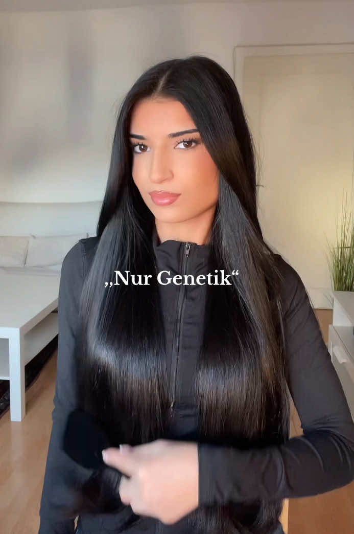 ✨Klar spielt Genetik eine Rolle, aber mit Routinen und den richtigen Produkten plus Ernährung kannst du mind. 50% deiner Haargesundheit beeinflussen und von kaputten kurze Haare zu vollen glänzenden Haaren bringen. Die Disziplin zahlt sich aus✨ #haargesundheit #hairtok #haarpflege #haartipps #haircare 
