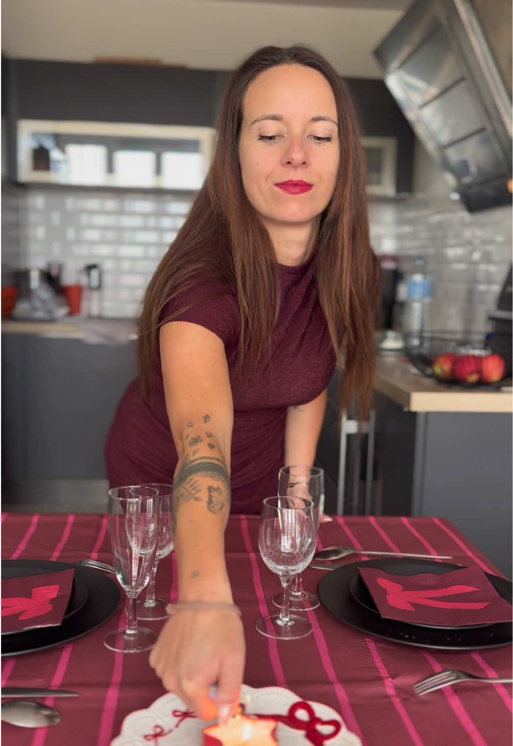 Qui Valide cette transition ? #pourtoi #noel #jfy  nappe et serviettes trouvées chez @HEMA 