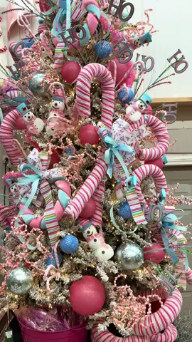 Just a little Christmas magic with this pastel Christmas tree ✨🎄💗 
