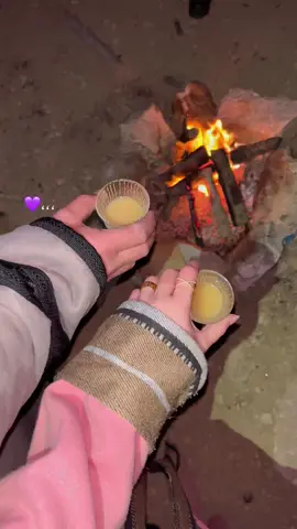 مسكنك وسط العيون،،،💜🫂 #fyp 