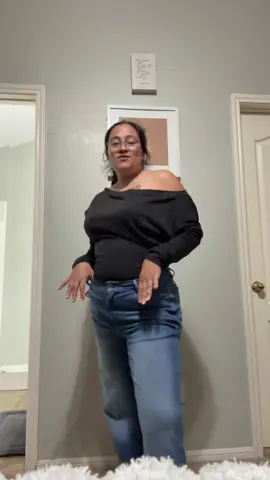 My favorite comfy jeans!! @halara_official #halara #halarajeans#halaratiktokshop #ActiveinHalara #tiktokshopnewarrivals 