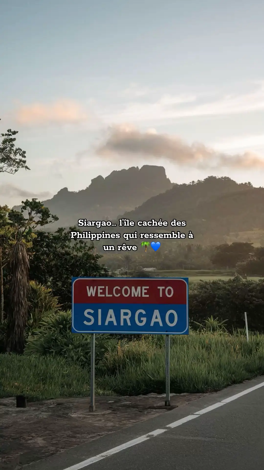 Siargao… une île où tu oublies tout. Lagons turquoise, piscines naturelles, jungles de palmiers, routes iconiques, et le meilleur spot de surf du monde : Cloud 9 🌊✨ Un paradis encore préservé, loin des foules et du bruit. Tu préfères Siargao pour ses plages 🏖️ ou ses roches naturelles 🪨 ? 👇🇵🇭 #travel #paysage #siargao #spot #exploretheworld