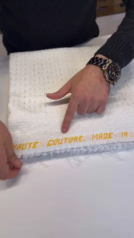 جلّابة شتوية فخمة ✨ Haute Couture Made in Italy رقم الواتساب 0661867943✅ تحفة إيطالية بتوقيع Haute Couture – Made in Italy 🇮🇹 جلّابة شتوية أصلية بتصميم راقي كيجمع بين الفخامة، الدقة، ورفاهية التّفاصيل ✨ قماش شتوي ثقيل بملمس ناعم، تشطيب متقون، وخياطة عالية المستوى كتعكس الحرفية الإيطالية الأصيلة. ستايل كلاسيكي عصري، كيرمز للأناقة الهادئة وللذوق الرفيع فكل حركة ✨ #جلابة_أصلية #فخامة #موضة_شتاء #أناقة_مغربية #جلابة_عصرية   