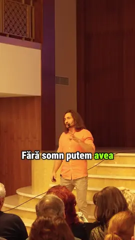 😴 Fără somn nu există sănătate. Somnul nu este un lux, nici o pauză, ci un proces biologic esențial. În timpul somnului, predomină anabolismul – procesele de construcție, refacere, regenerare. Iar în timpul stării de veghe, domină catabolismul – consum, uzură, efort. Când la asta se adaugă și stresul, dezechilibrul devine și mai mare. De aceea, un somn sănătos este una dintre cele mai puternice forme de medicină pe care le avem. 🌙 Cum obținem un somn mai bun? Primul pas este să înțelegem ce face corpul în timpul somnului. Creierul intră într-un proces intens de curățare prin sistemul glimfatic – un fel de serviciu de salubritate intern, care funcționează aproape exclusiv noaptea. Dar, ca într-un oraș, nu poți face curățenie dacă străzile sunt pline. Așa că primul gest simplu, dar extrem de eficient, este acesta: Nu mânca în cele 3 ore dinainte de culcare. Lasă „străzile” goale ca sistemul glimfatic să poată lucra. Fără digestie activă, fără „trafic” și fără balast metabolic care încarcă organismul exact când el ar trebui să se repare. Somnul este cel mai inteligent detox pe care îl are corpul tău. Respectă-l, protejează-l, prioritizează-l. Cât de mult contează pentru tine să previi, înainte să fie prea târziu? Pornesc într-un turneu național ISPM dedicat sănătății, prevenției și medicinei integrative! 👉 Accesează: doctorcezar.ro/evenimente pentru detalii despre orașe, locații și bilete. . . . #DoctorCezar #DrCezar #Somn #SomnSanatos #Anabolism #Catabolism #SistemGlimfatic #CorpulTau #Preventie #StilDeViata #IatiSanatateaInPropriileMaini #ForYou #Fyp