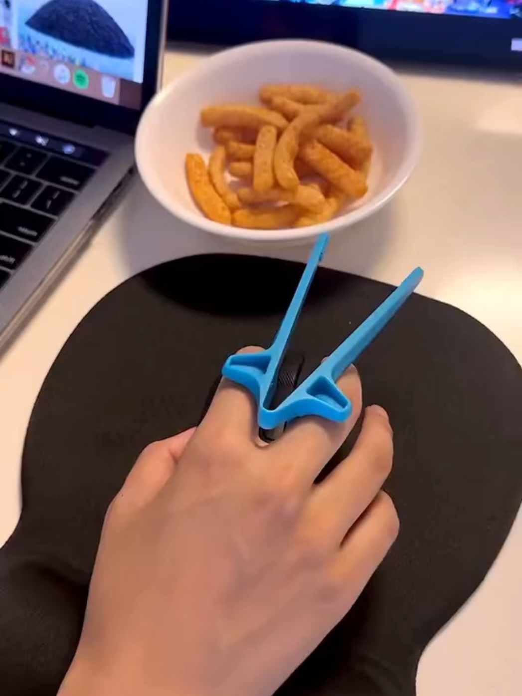 Go get your Snactiv finger chopsticks! #snactiv #cheetos #snacks #adulting