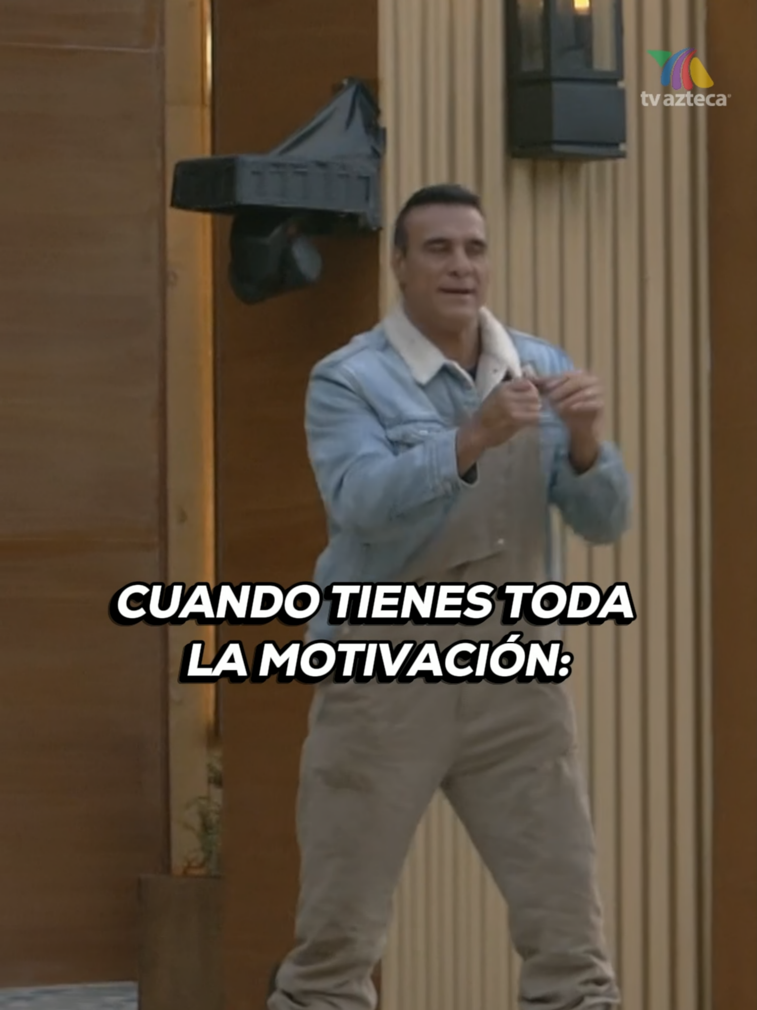 Nunca un #Capataz había amanecido más motivado que #ElPatrón  Lunes a viernes 9:00 p.m. por Azteca UNO⁣⁣⁣⁣⁣⁣⁣⁣⁣⁣ Domingo La Gala 8:00 p.m. por Azteca UNO⁣⁣⁣⁣⁣⁣⁣⁣⁣⁣ ⁣⁣⁣ ⁣⁣⁣⁣⁣⁣⁣#LaGranjaVIP 🌾 Transmisión 24/7 en #DisneyPlus #VamosHacerlo