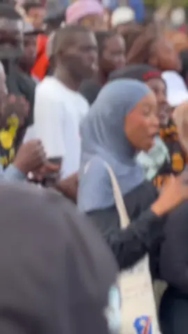 Huyu ndio anaandikianga @_toxic_lyrikali Ngoma. Kijana yetu alijaribu kutupa mistari pale lakini Baddie alikuwa anaflow na @_toxic_lyrikali 