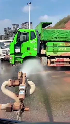 China requires trucks to be washed before driving on the roads! 💧🚛🇨🇳