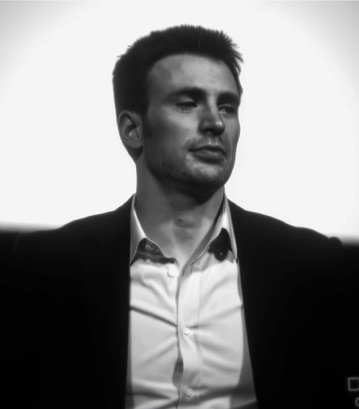 i think about this interview daily ong // vsdt @dio @natalia ✪ @⍟ Wilma ⍟ (steve’s wife)  scp: me (aeno1r.scp) ac: me cc: me topaz & sharpen: @ryder™  #chrisevans #steverogers #captainamerica #edit #aeno1r  Chris Evans edit, Steve rogers edit, captain America, dirty Diana edit audio 