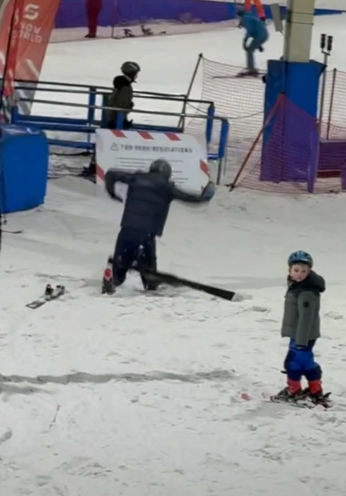 Since ski season is officially upon us — and after a full year of being ‘that skiing guy’ I figured it was only right to bring this video back. ⛷️❄️ Can’t wait to hit the slopes again soon! 😂 #fail #explore #skiing 