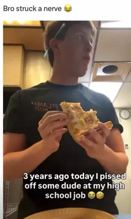 I was trying to rate my pizza I had cooked for break then Tommy wants to join in my video #pizzarestaurant #Foodie #pizza #fyp #view 