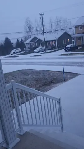 First snow ❄️  #snow #newbrunswickcanada #tiktok #pourtoi #pourtoi 