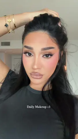 Products I used: @kosas concealer magic and 1.5C  @makeupforever 3L01 concealer  @lawless foundation 10M  Powder light medium  @basmabeautyofficial counter 010  Bronze Tan hále  @makeupbymario cream blush perfect pink Setting spray  Lipliner Travis  Lipstick sandstone  @hudabeauty setting powder cupcake  @kosas blush chills  @natashadenonabeauty gloss B08