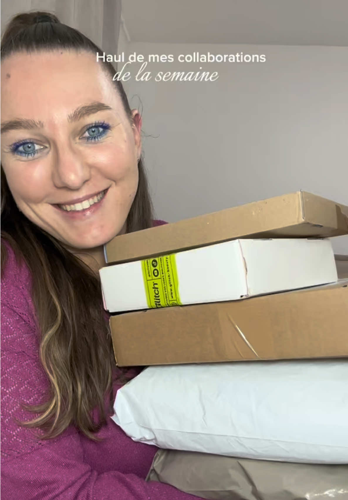 Petit récap de toutes les collabs reçues cette semaine 😍✨ Chaque semaine, je me dis à quel point tout ça a commencé simplement en postant mes vidéos sans prise de tête. TikTok peut vraiment créer des surprises incroyables ! Alors vraiment, lancez-vous : ça peut vous apporter de magnifiques collaborations et vous permettre de vivre des expériences que vous n’auriez même pas imaginées 💕🌸  @BIGWIG EU @PUFFIT FR @Glitch Beauty @kreme-paris @GUM France 💚 #collaboration #Colis #Tiktokshop #happy 