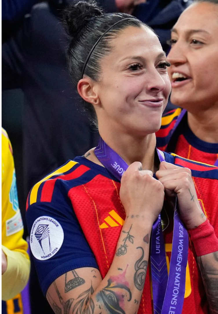 🥇La noche más especial de Jenni Hermoso: 