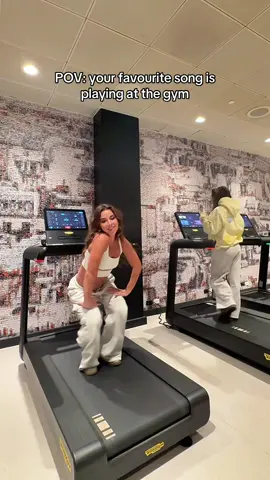 POV: your favourite song is playing at the gym!! Obsessed with this one 🤩 @MOLIY @TYLA 