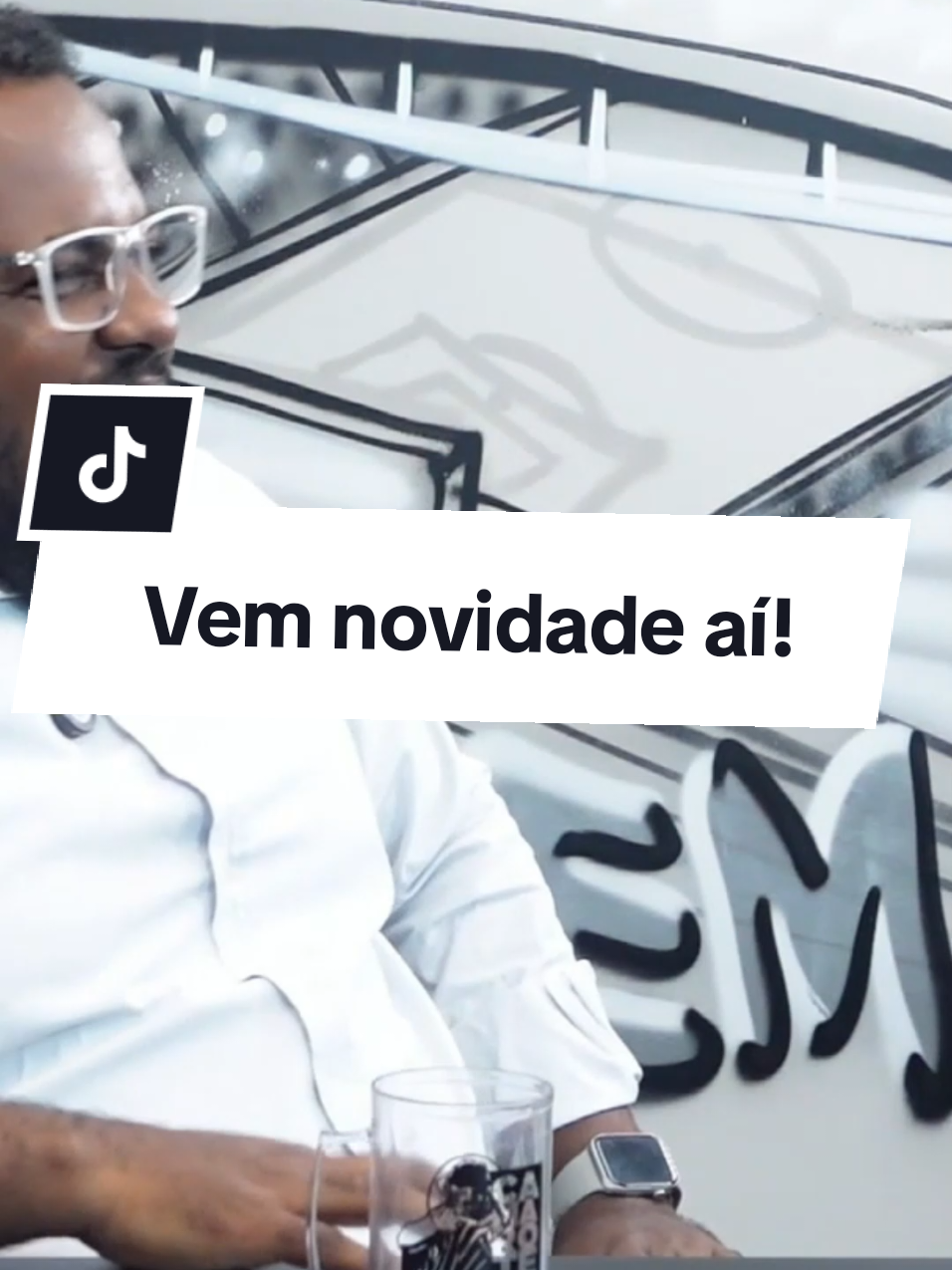 Tem novidade vindo por aí...👀🏴🏳️ A Central está chegando com mais uma produção especial para a Fiel e vem coisa grande pela frente. O comando fica por conta do @kaue_corinthiano, o conhecido cara da janela, que assume a apresentação do novo Jornal do Timão!🗞️ Informação, leveza e o estilo único da Central reunidos em um só projeto. Fica de olho porque a estreia está chegando!🗣️ #centraldotimao #corinthians #novidade #sccp #coringao 