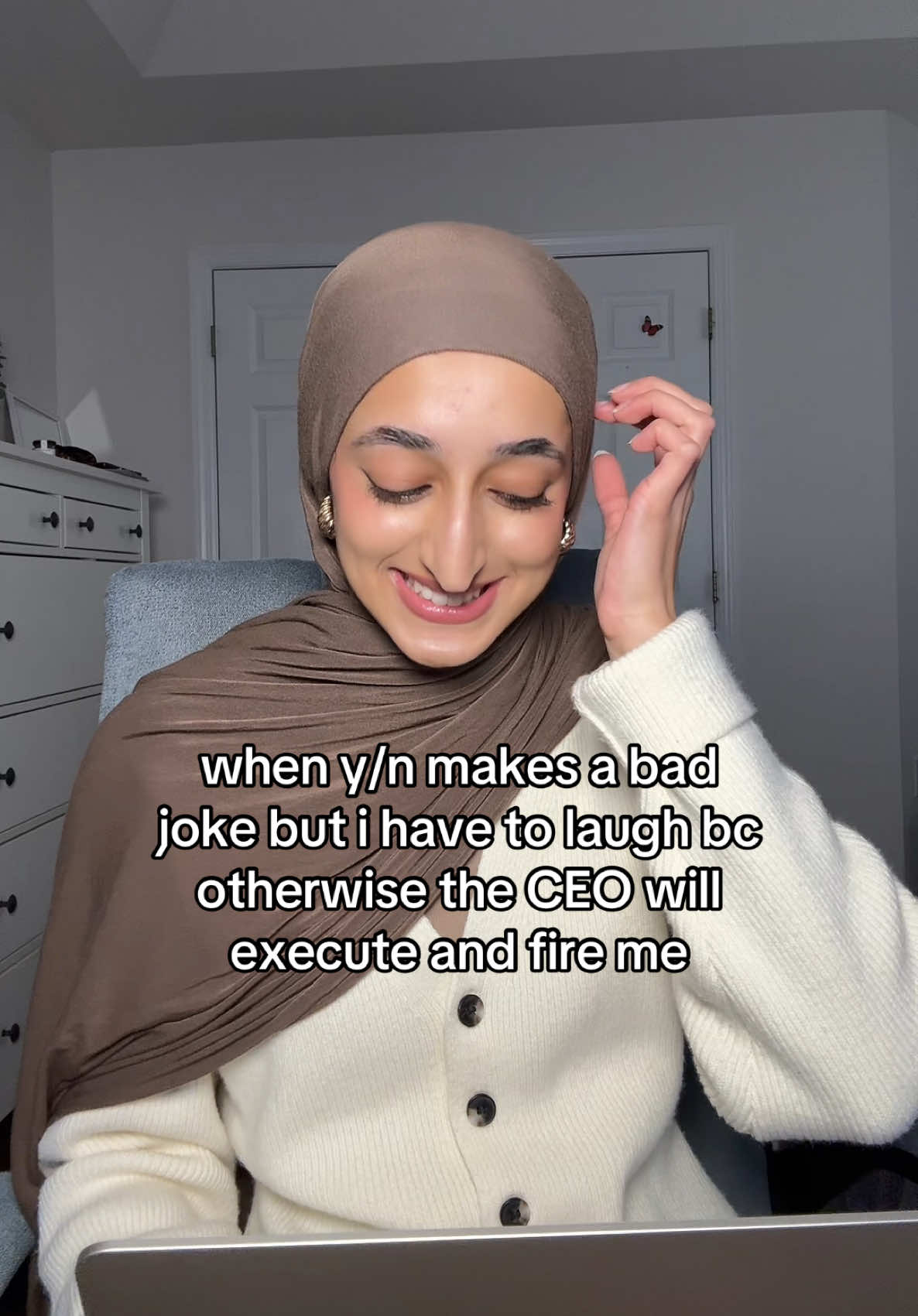 yes i combined two trends 😭 pls tell me you’ve seen that smiley lady too #yn #trend #hijabi 