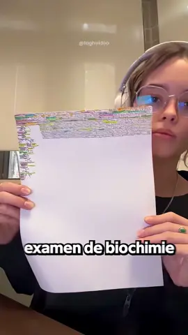 Elle a transformé une feuille en encyclopédie 😂 #pourtoi 