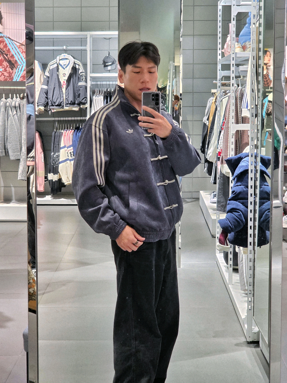 everyone else is posting their Adidas CNY Tang style track jackets. Copped mine on Nov. 23 in Xiamen, China. China was first to release with this dark blue, green, and yellow. 🇨🇳 Taiwan released the same colors a week later. By now, more colors are out. I see different ones on the HK website. It cost about US$150 everywhere. #adidaschinesenewyearjacket #adidasoriginals #onlyinchina and Taiwan