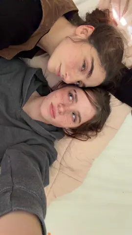 The lighting #thelastofus #quinnandkaelin #tlou2 #elliewilliamscosplay #dellie @Kaelinᖭི༏ᖫྀ 