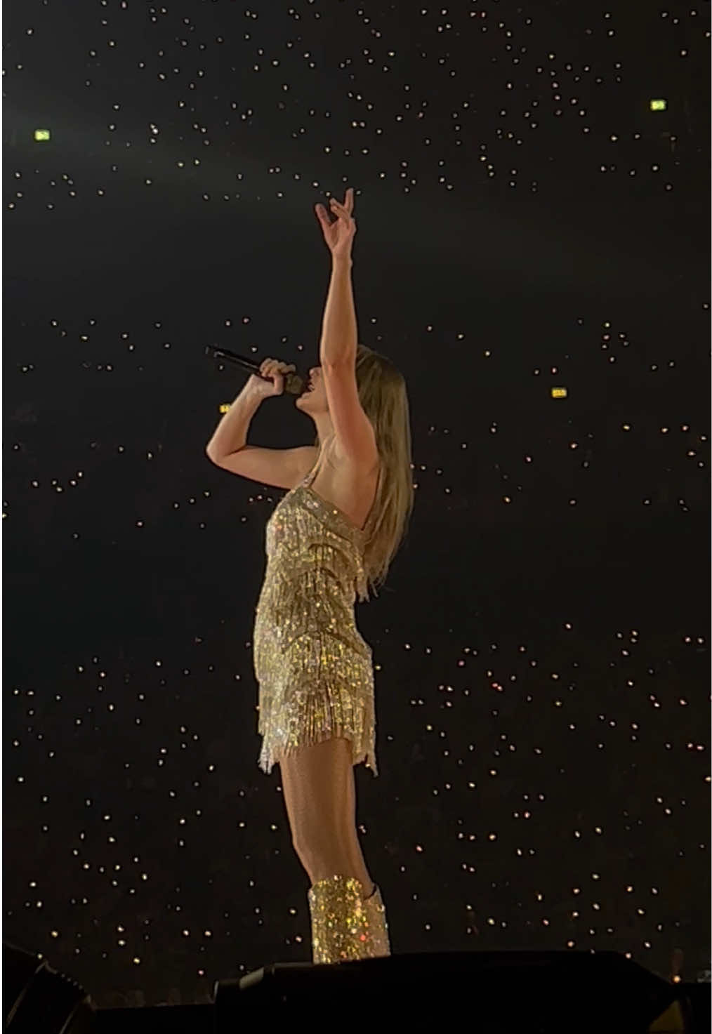 10 days until The End of an Era movie 💛🫶🏼 Stockholm N2 #taylorswift #erastour #erastourmovie #theendofanera #fyp 