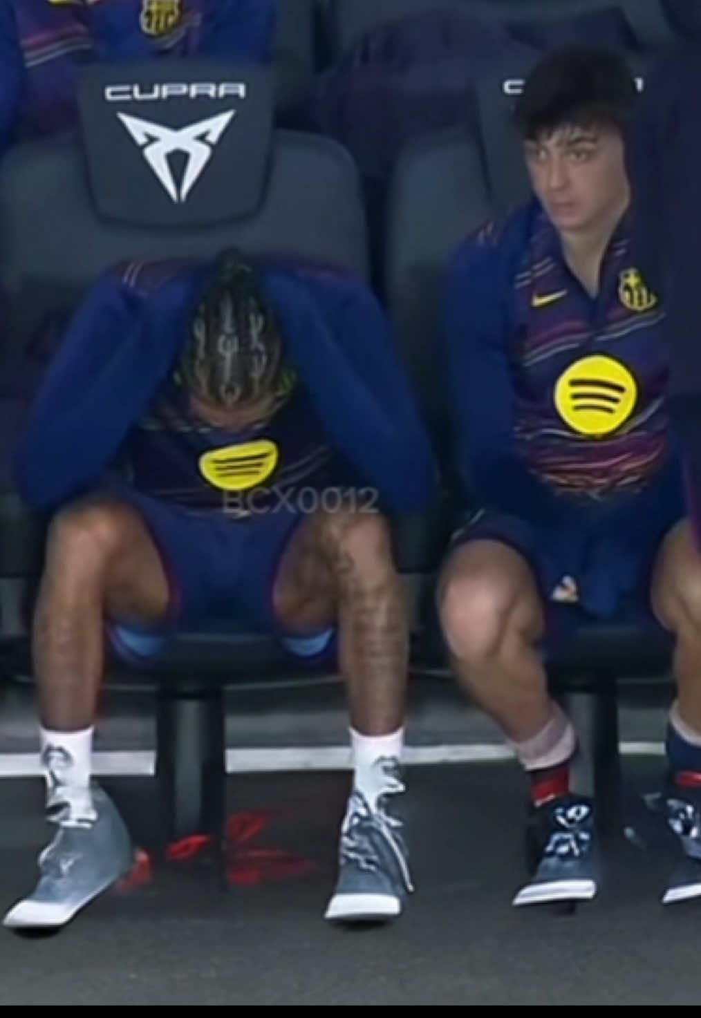 it mustve been cold 😭🤣  • • • • • • #fypp #foryou #forupage #pedrigonzalez #raphinha 