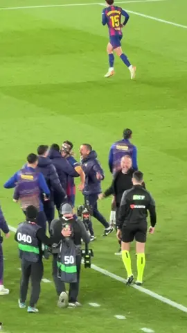 🤩 ¡ASÍ HA CELEBRADO EL BARÇA LA VICTORIA CONTRA EL ATLÉTICO DE MADRID! #tiktokfootballacademy #deportesentiktok #flick #fcbarcelona #viral 