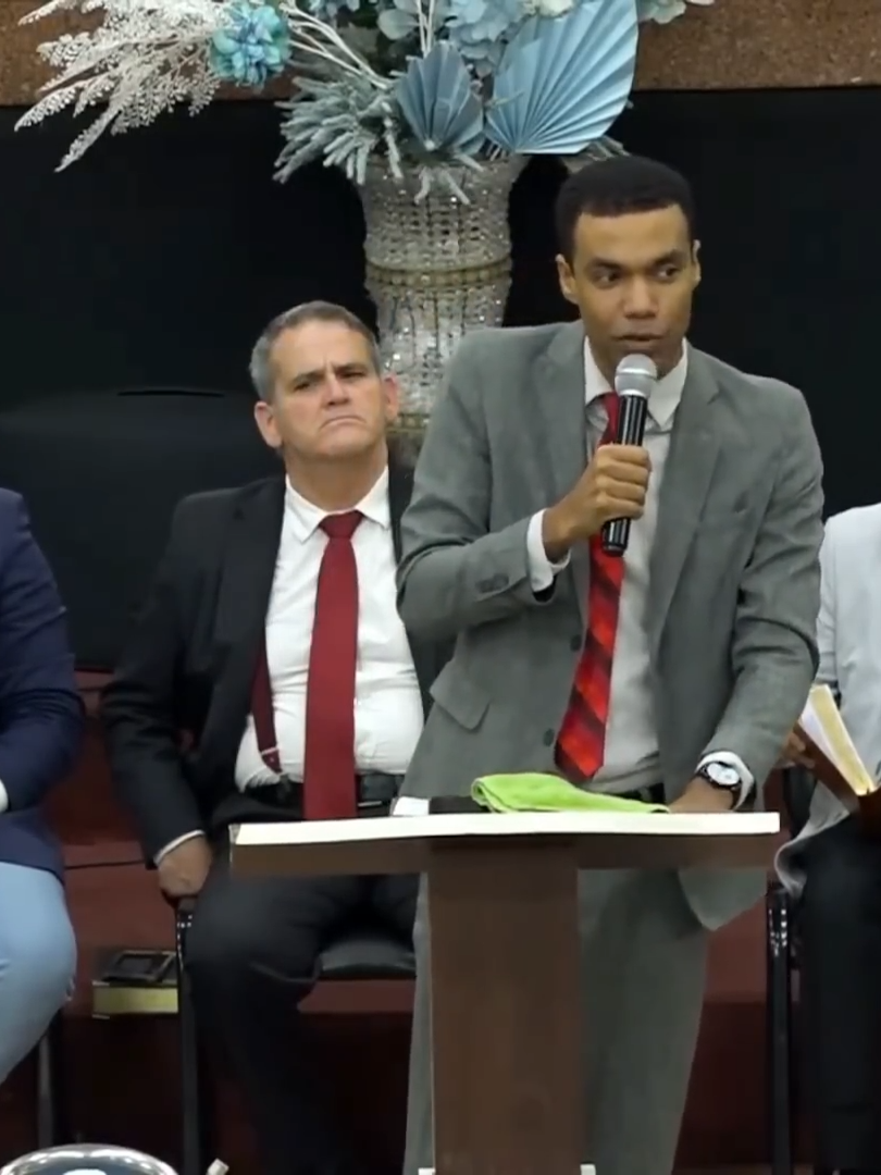 Às vezes você pede força… e Deus te entrega uma luta. Não é crueldade — é propósito. Ele te prepara para batalhas que você ainda nem viu. ⚔️✨