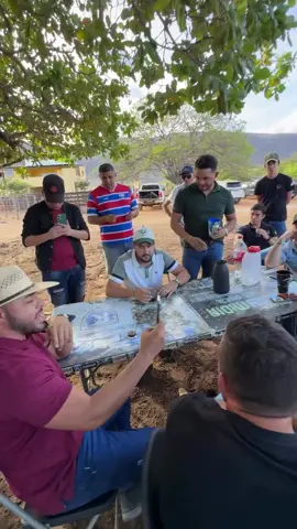 Quem sabe faz ao vivo. 