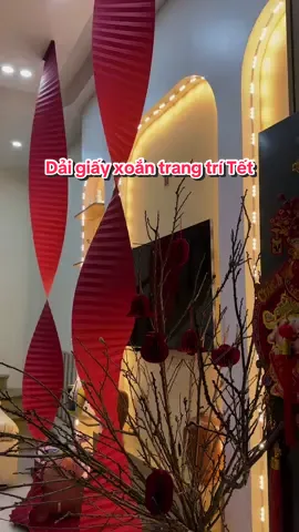 Tết năm nay treo dải giấy xoắn khách vào nhà kiểu gì cũng waoo các bác iu ạ, sang tuyệt đối #tết2026 #decor #LearnOnTikTok #trangtrinhacua 