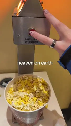 yes this is less than an hour after complaining about amc #amctheaters #amcalist #movietheaterpopcorn #bestfood 