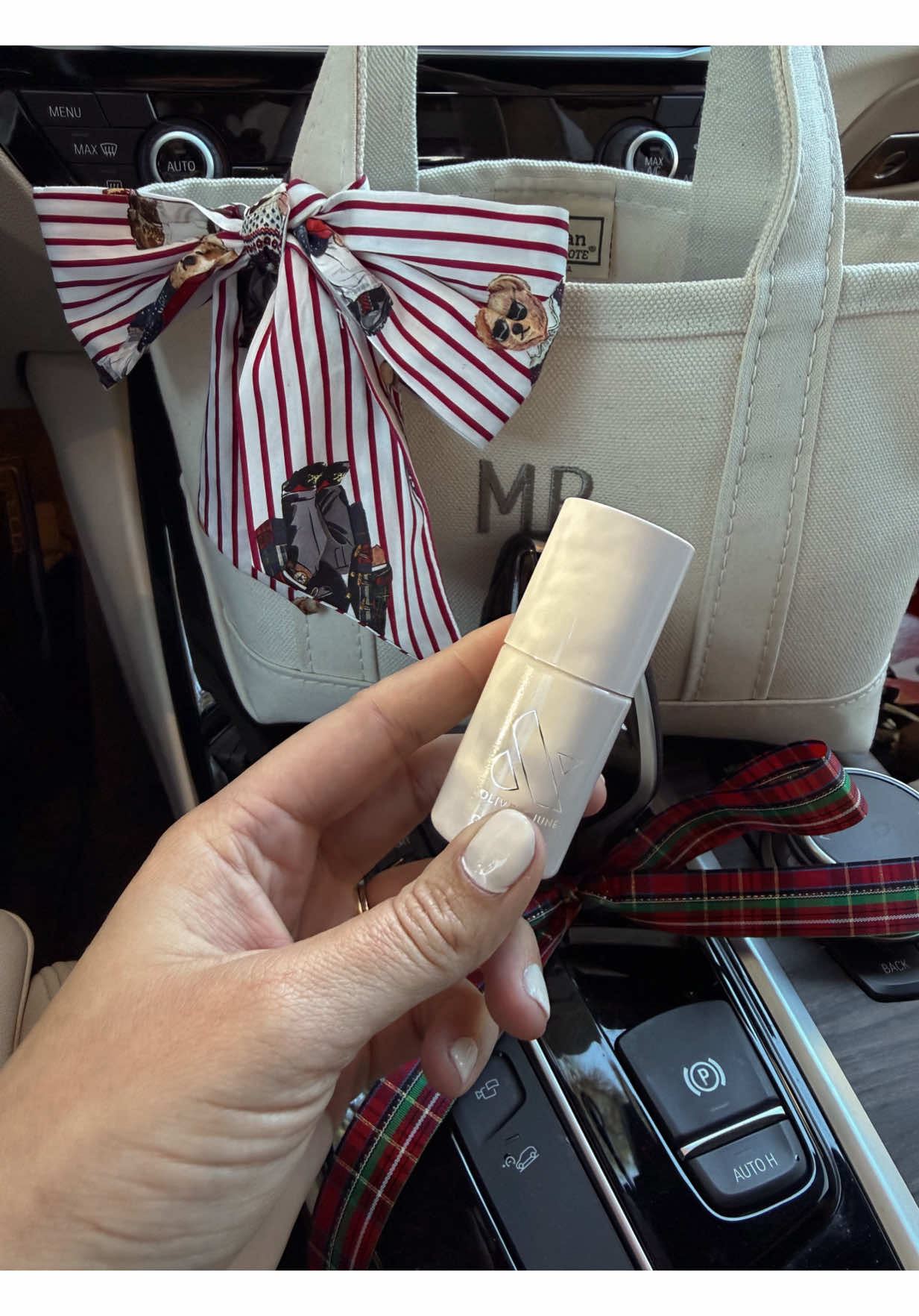 Oil changes + doing your nails 🧸 I am so excited that I got my @Olive & June nail kit in over the weekend and having to sit and get my oil changed this morning I knew it would be a perfect time to do my nails 💅  #oliveandjune #imjustagirl #oliveyourmani #girlythings #beingagirl    