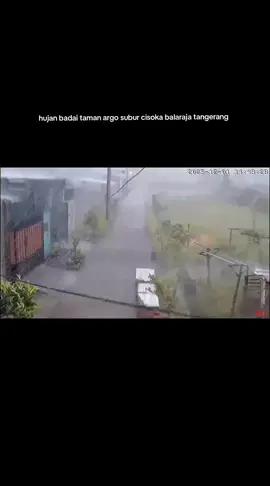 rekaman CCTV Hujan badai terjadi di perumahan taman argo subur cisoka balaraja tangerang #cisokatanggerang #tamanargosubur #balarajatangerang #kabupatentangerang #hujanbadai 